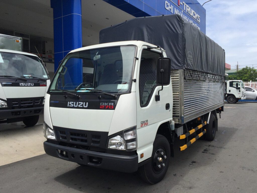 Bán xe tải Isuzu 2T4 thùng bạt  kín  Tặng quà giá trị  Đại lý xe phân  phối uy tín