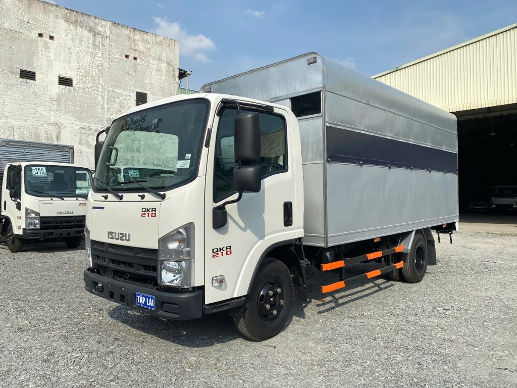 Xe tập lái Isuzu QMR77HE5A và FRR90NE5