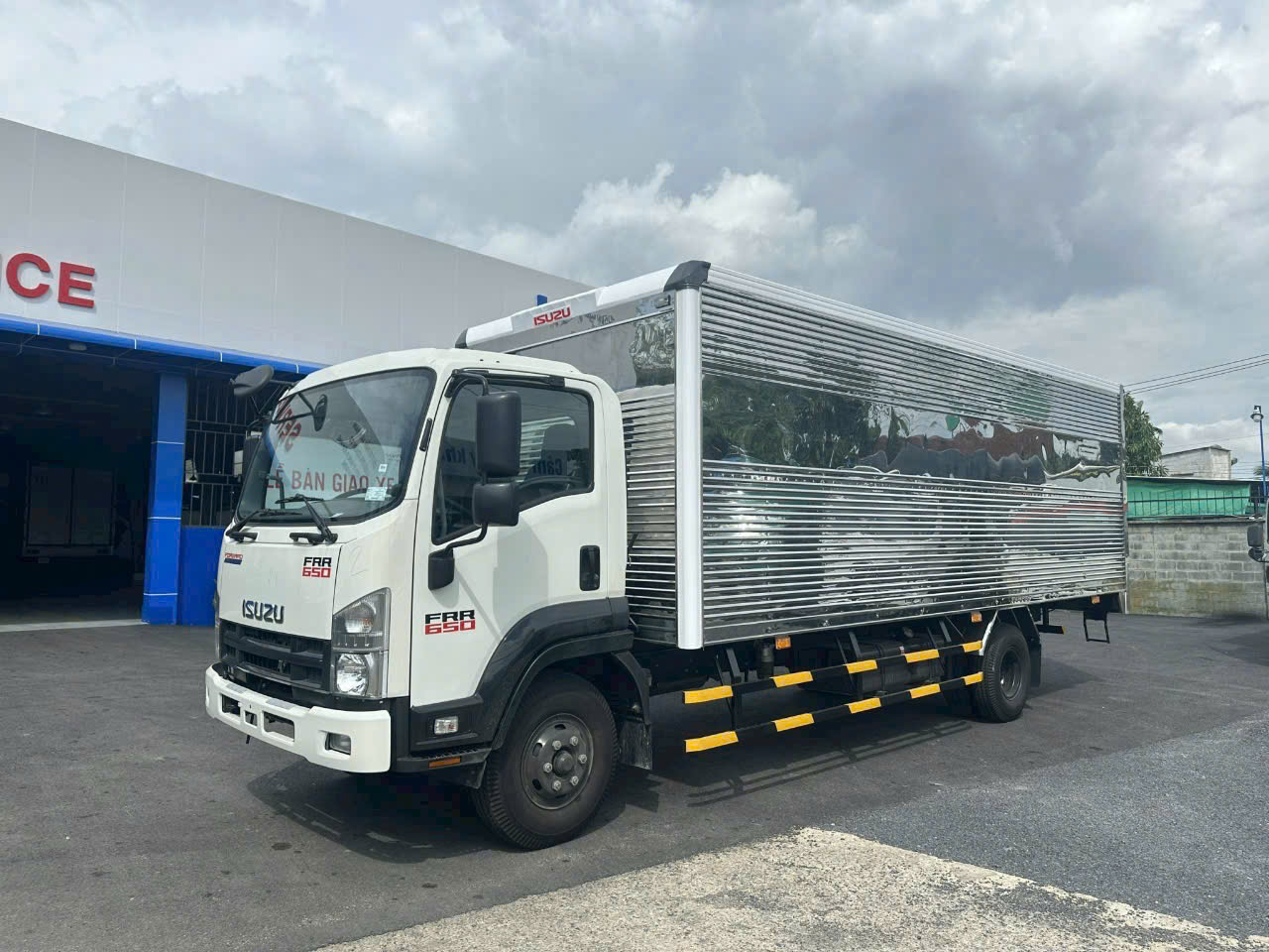 Giá xe tải Isuzu 1.9T – 2.4T – 3.5T – 5T – 8T – 15T mới nhất 2026