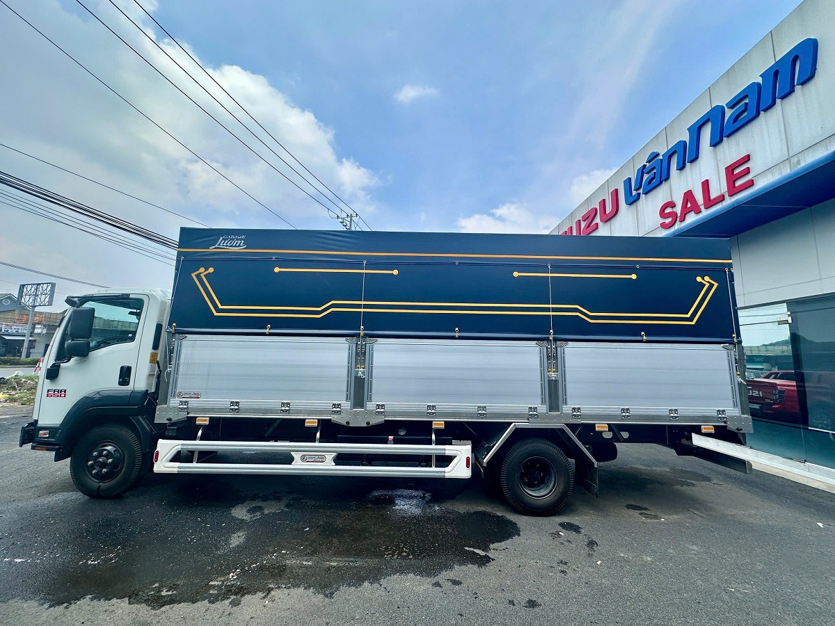 Xe tải isuzu thùng ngắn 5.7 m FRR chở gạo Vĩnh Long