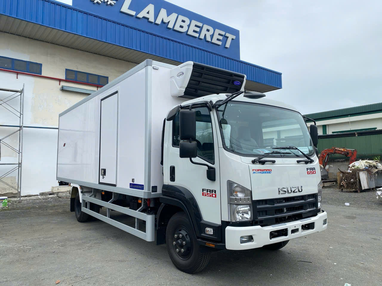 Xe tải isuzu thùng ngắn 5.7m FRR chở gạo Tiền Giang